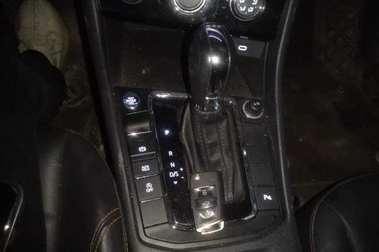 Used Volkswagen Bora 2023 200TSI DSG YueXing PRO Edition Gear Lever