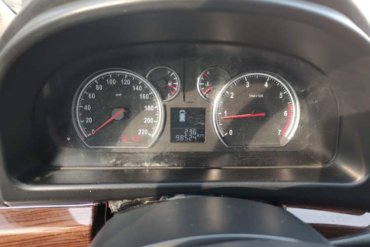 Used Jinbei Grace 2014 2.4L Standard Short-Wheelbase 7-Seater 4RB2
