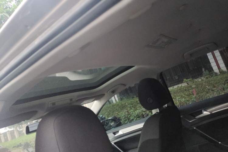 Used Volkswagen Golf 2015 1.4TSI Automatic Comfort Model Headliner