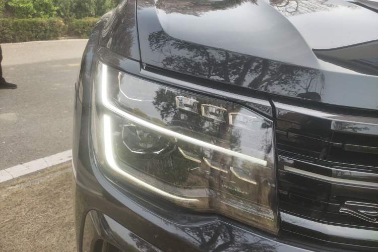 Used Volkswagen Teramont X 2023 380TSI Four-Wheel Drive Prestige Flagship Edition Right Front Headlight