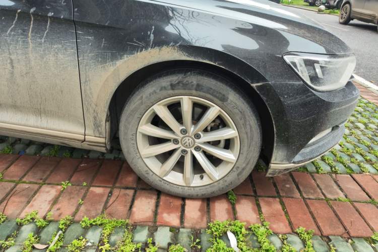 Used Volkswagen Magotan 2018 330TSI DSG Advanced Model Right Front Wheel Hub