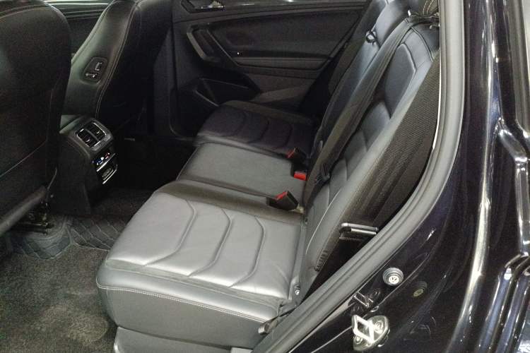 Used Volkswagen Tiguan L 2019 Revised 330TSI Automatic Two-Wheel Drive Smart & Luxury Edition China VI Standard Left Rear Seat