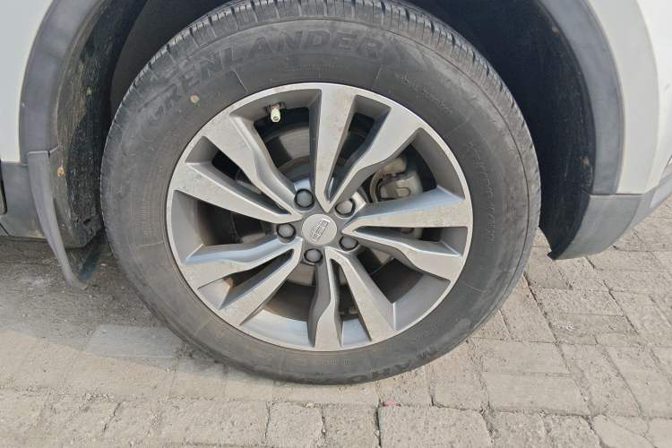 Used Geely Auto Emgrand X7 Sport 2016 1.8TD Manual ZhiShang Model Right Front Wheel Hub