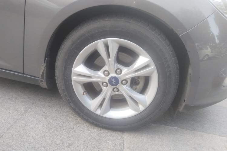 Used Ford Focus 2012 Sedan 1.6L Automatic Fashion Edition
