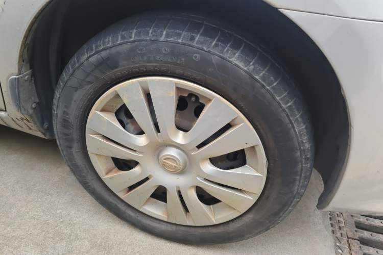 Used Nissan Livina 2013 1.6XE CVT Comfort Edition Right Front Wheel Hub