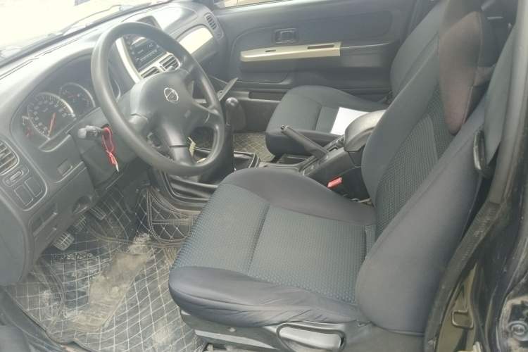 Used Nissan Paladin 2013 2.4L Two-Wheel Drive Standard Version China IV Standard Left Front Seat