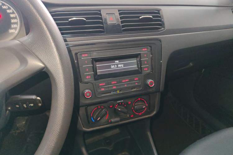 Used Volkswagen Santana 2019 1.5L Manual Fashion Edition China VI Standard Audio And AC Panel