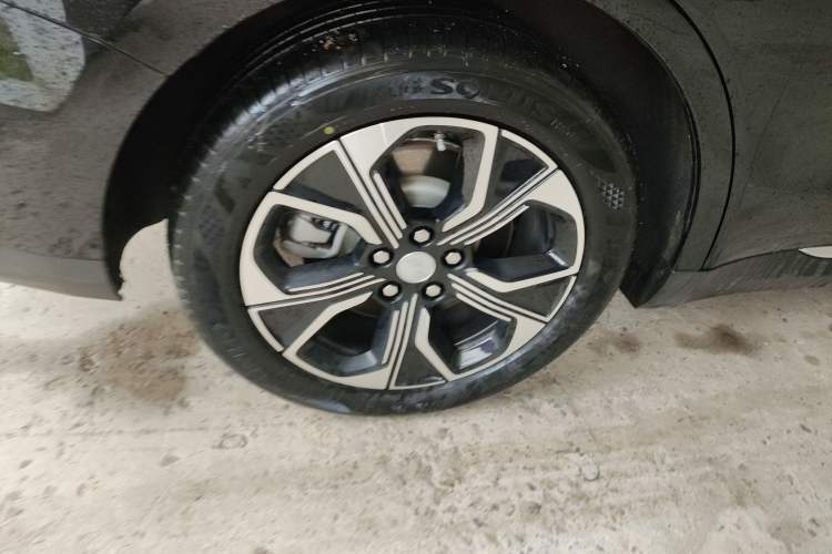 Used Hongqi E-QM5 2023 Base Travel Edition