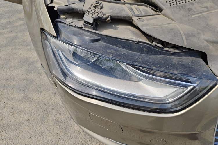 Used Audi A4L 2013 35 TFSI Automatic Comfort Model Right Front Headlight