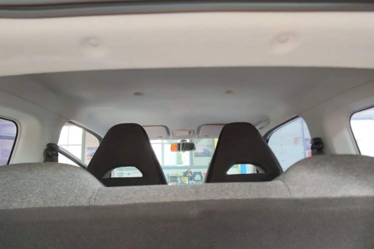 Used Chery QQ Ice Cream 2022 120km Conical Shape Lithium Iron Phosphate Headliner