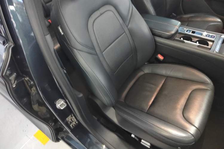 Used Lincoln Z 2022 iKoo Centennial Limited Edition Right Front Seat