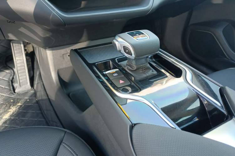 Used Hongqi E-QM5 2023 Revised Version Basic Travel Edition Gear Lever