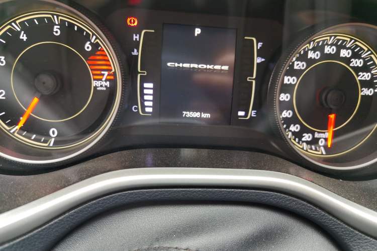 Used Jeep Cherokee 2017 2.4L Leading Edition
