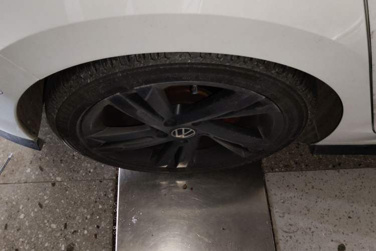 Used Volkswagen Golf 2023 280TSI DSG R-Line Lite Right Rear Wheel Hub