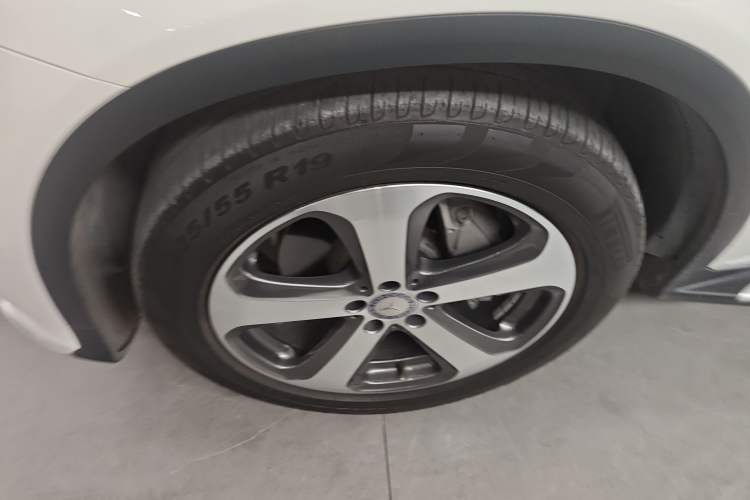 Used Mercedes-Benz GLC 2017 GLC 260 4MATIC Luxury Model Left Front Wheel Hub