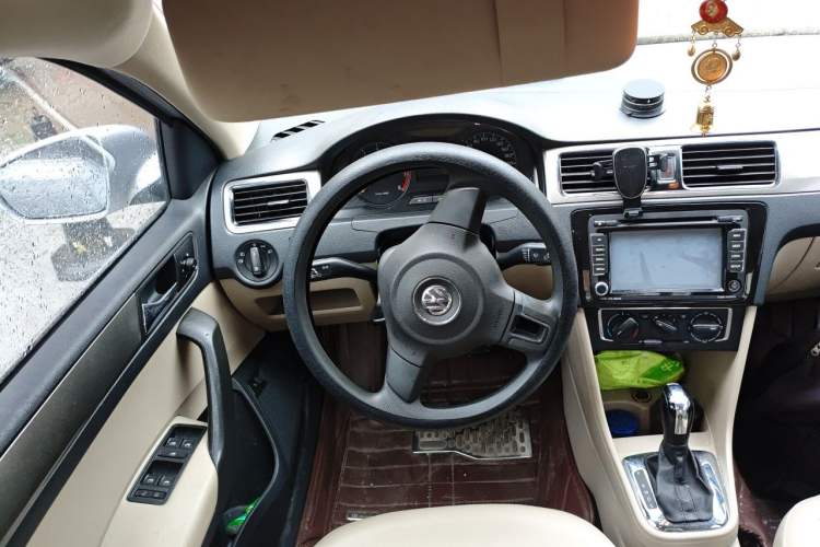 Used Volkswagen Santana 2013 1.6L Automatic Comfort Edition Steering Wheel