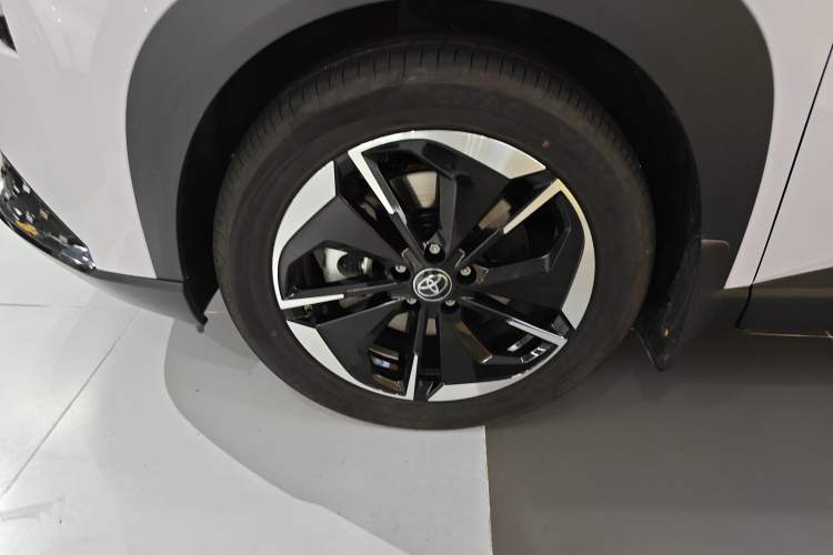 Used Toyota BZ 3X 2025 430 Air+ Left Front Wheel Hub