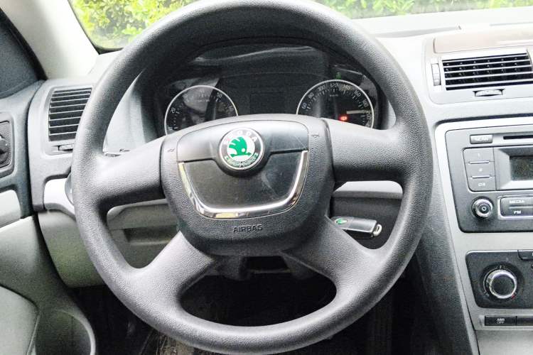 Used Skoda Octavia 2012 1.6L Automatic Yijun Edition Steering Wheel