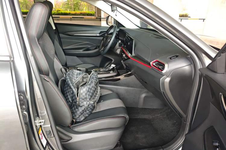 Used CHANGAN OSHAN X5 2021 1.6L CVT Luxury Model Right Front Seat