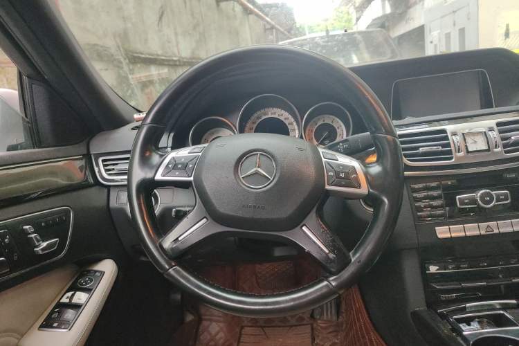 Used Mercedes-Benz E-Class 2014 Restyled E 260 L Sport Edition Steering Wheel