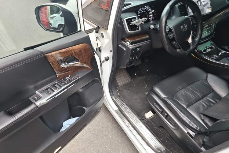 Used Honda Odyssey 2015 2.4L Supreme Edition
