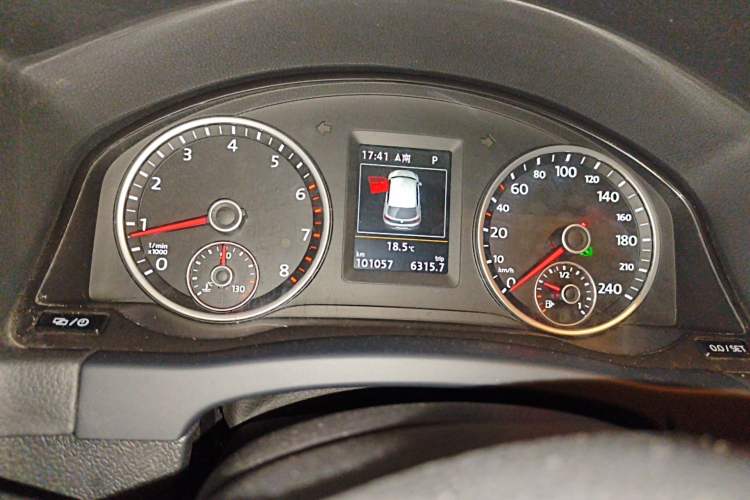 Used Volkswagen Tiguan 2015 1.8TSI Automatic Two-Wheel Drive Luxury Model Instrument Cluster
