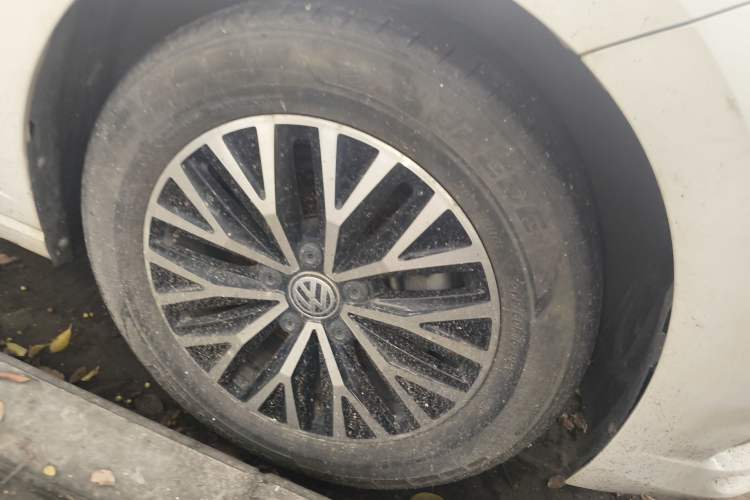 Used Volkswagen Sagitar 2019 280TSI DSG Comfort Version China VI Standard Right Front Wheel Hub
