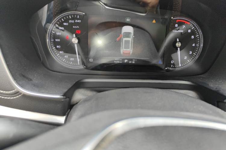 Used Roewe RX5 2017 20T Two-Wheel Drive Automatic Internet Elite Edition Odometer Close Up