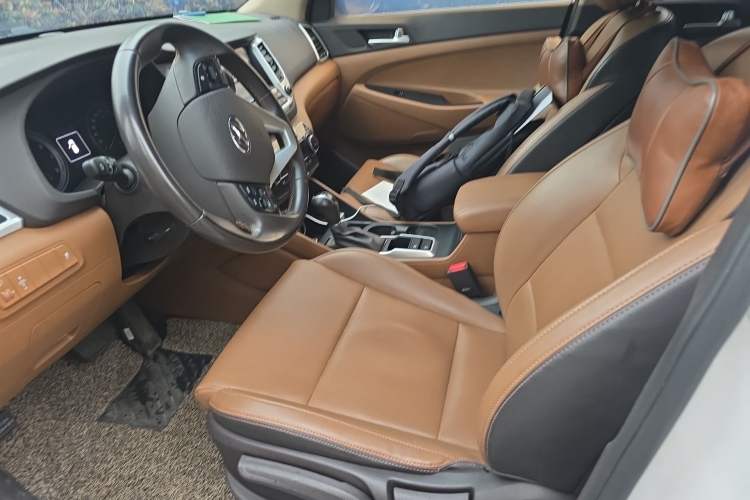 Used Hyundai Tucson 2015 1.6T Dual-Clutch Two-Wheel-Drive Smart Model Left Front Seat