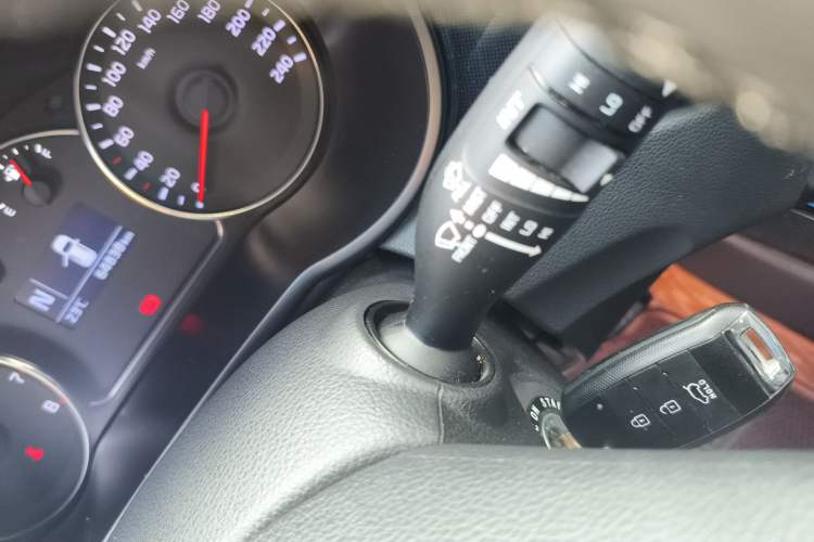 Used Kia Carens 2013 2.0L 7-Seater Automatic Comfort Edition China V Standard
