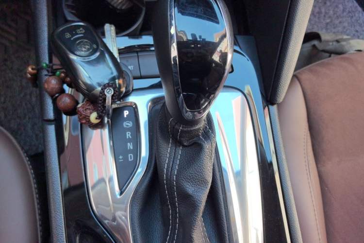 Used Buick Regal 2017 20T Luxury Model Gear Lever