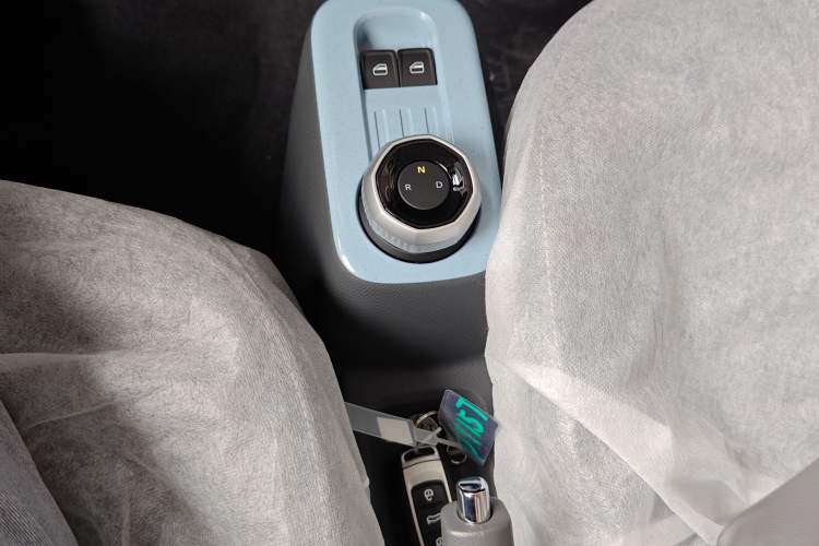 Used Geely Galaxy Panda 2024 Panda Mini 200km Endurance Bear Gear Lever