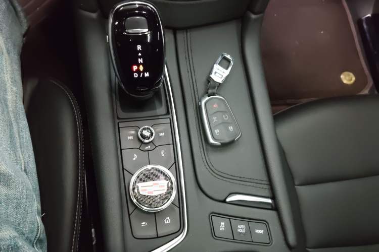 Used Cadillac XT5 2024 2.0T Two-Wheel Drive Fashion Edition Gear Lever