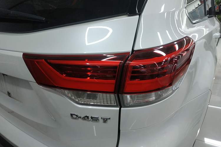 Used Toyota Highlander 2018 2.0T Two-Wheel Drive Luxury Edition 7 Seats China VI Standard
