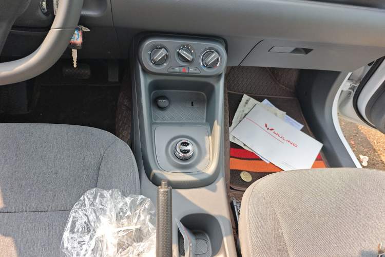 Used Wuling Hongguang New Energy 2025 Extended-Range Hybrid 50 km Standard Version