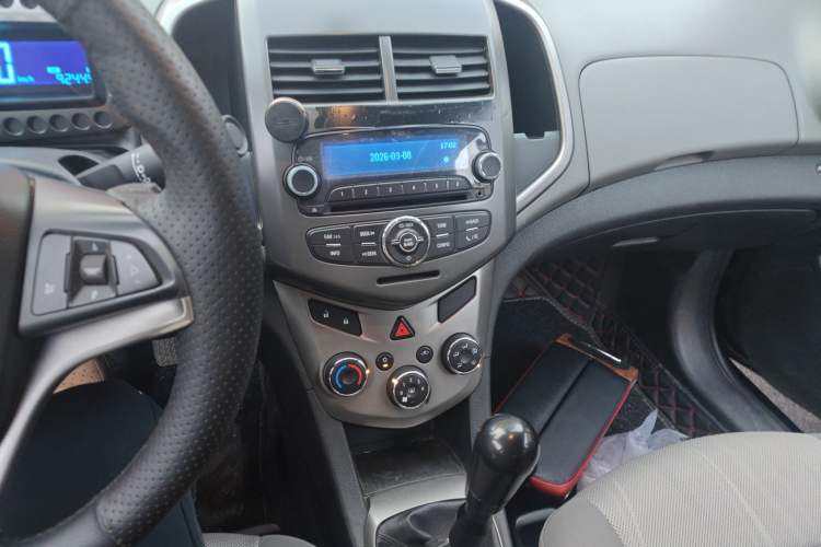 Used Chevrolet Aveo Sonic 2011 Sedan 1.4L Manual Transmission SE