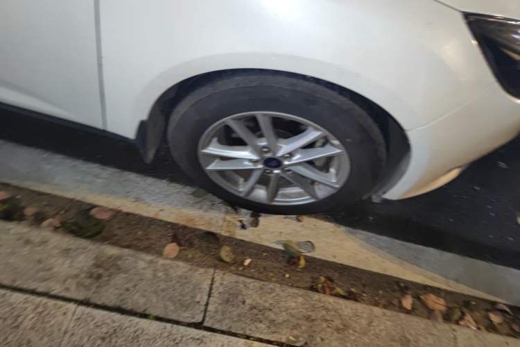 Used Ford Focus 2015 Sedan 1.6L Manual Fashion Edition