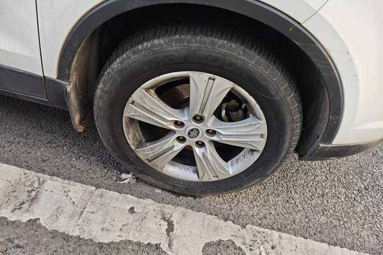 Used Bestune X80 2015 2.0L automatic luxury version Right Front Wheel Hub