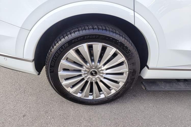 Used ONVO Luxeed L90 2025 Model—Ultra Six-Seater Version