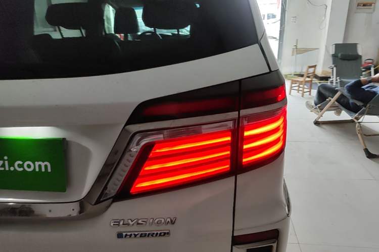 Used Honda Elysion 2019 2.0L Hybrid Luxury Edition Right Rear Taillight