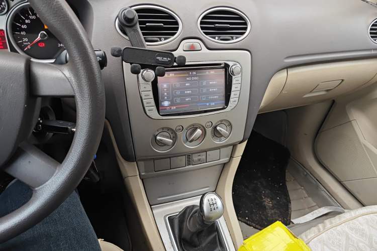 Used Ford Focus 2013 Sedan Classic 1.8L Manual Base Model