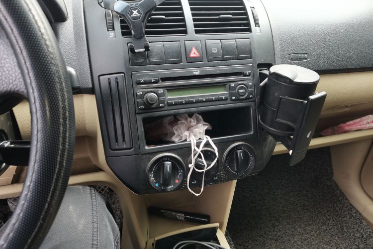 Used Volkswagen Polo 2009 Kica 1.4L Manual Fashion Edition
