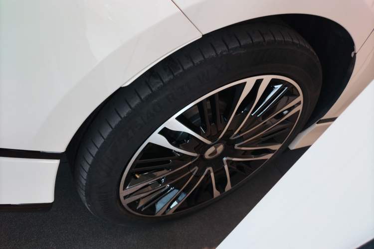 Used Denza Z9GT 2024 1100 Four-Wheel Drive Ultra Version
