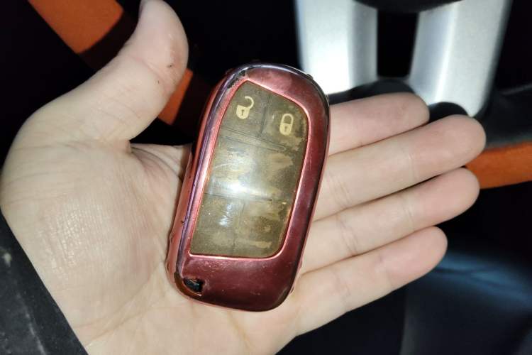 Used Dodge Journey 2013 2.4L Two-Wheel Drive Luxury Version Vehicle Key