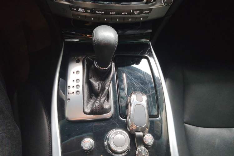 Used Infiniti Q70 2017 Q70L 2.5L Elite Edition Gear Lever