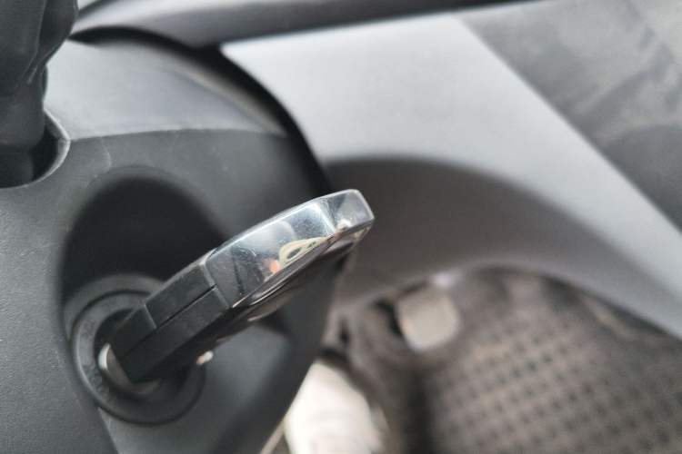 Used SAIC MAXUS Xintu V80 2025 PRO Aoyuntong 2.0T Manual Long Wheelbase Mid-Height 6/7/8/9-Seater Vehicle Key