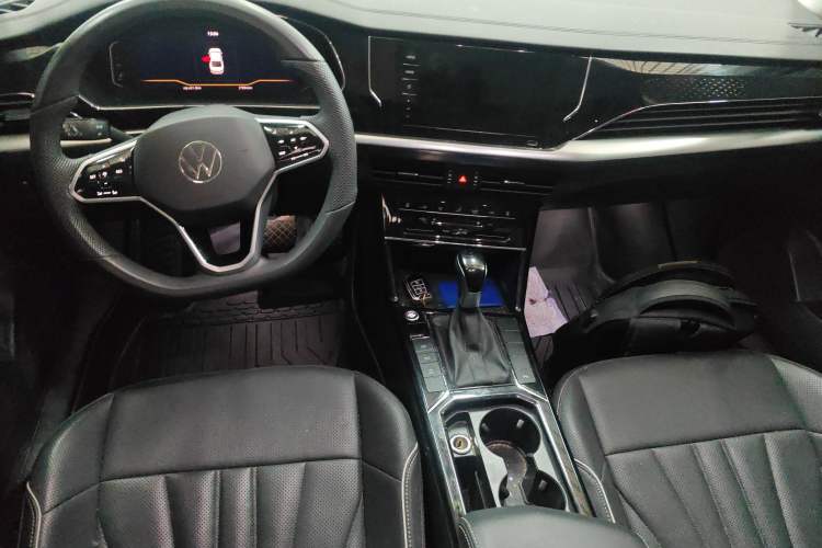 Used Volkswagen Passat 2024 330TSI Elite Edition Center Console