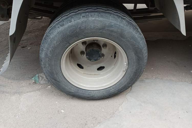 Used SRM New Energy T5L EV 2023 Standard Model 3.8-meter Cargo Box Flatbed Truck 55.7 kWh Exterior 5