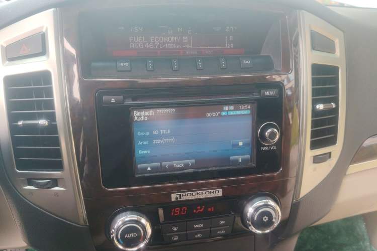 Used Mitsubishi Pajero  Audio And AC Panel