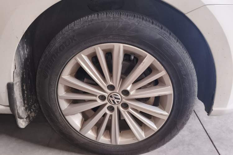 Used Volkswagen Gran Lavida 2013 1.6L Manual Comfort Model
